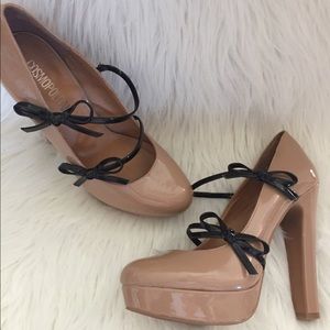 Tan Platform Cosmopolitan heels size 7.5